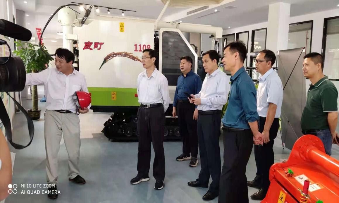 2021年5月26日，江西省农业农村厅巡视员赖金生到江西良田农业机械有限公司调研视察工作。